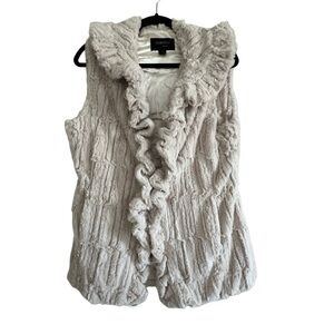 Damselle New York Old Money Boho Faux Fur Cream Collared Sleeveless Pocket Vest